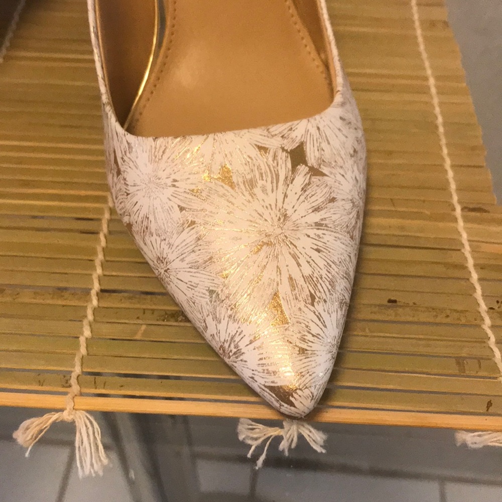 Michael Kors White/Gold Heels - Picture 2 of 5